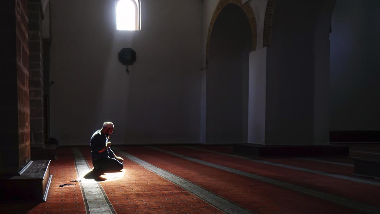 Namaz kılmanın insan vücuduna faydaları nelerdir?