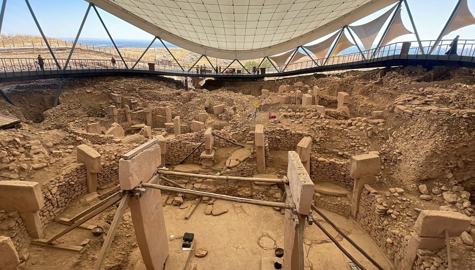 Göbeklitepe’de insan ve hayvan heykeli bulundu