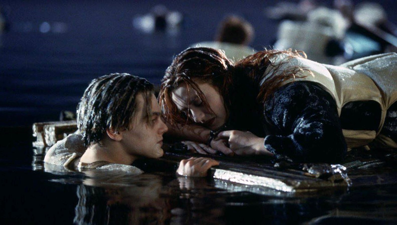 Titanic’te Rose’u hayatta tutan kapı rekor fiyata satıldı