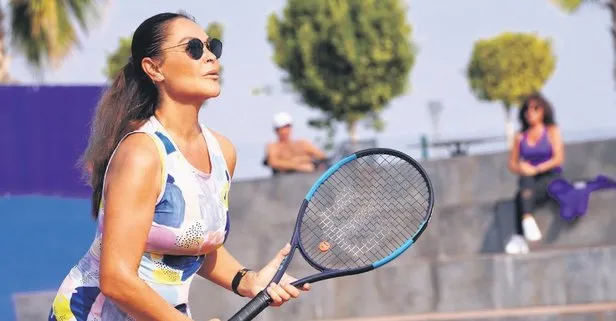 Hülya Avşar’dan Demet Özdemir’e tenis daveti