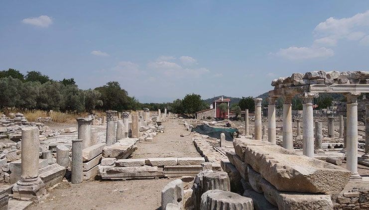 Gladyatörler Kenti’ndeki 1414 yıllık sütunlar ayağa kaldırılıyor