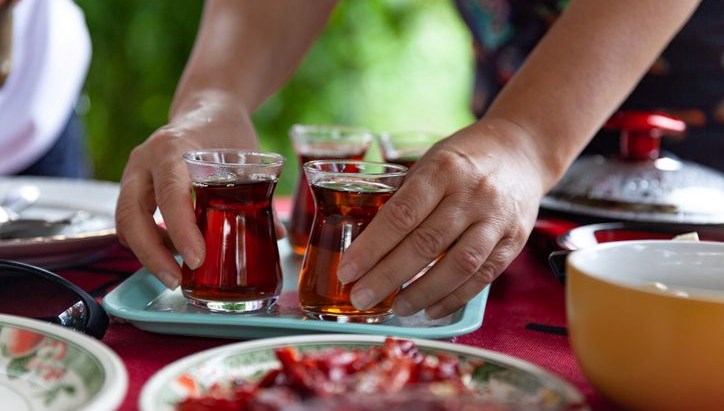 Çayı böyle içmek zehirden beter hale getiriyor!