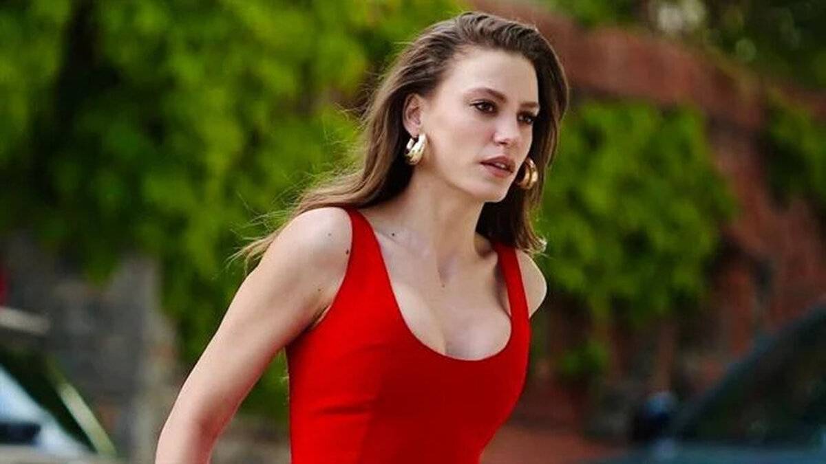 Mert Demir’e gelen eleştiriye Serenay Sarıkaya’dan cevap!