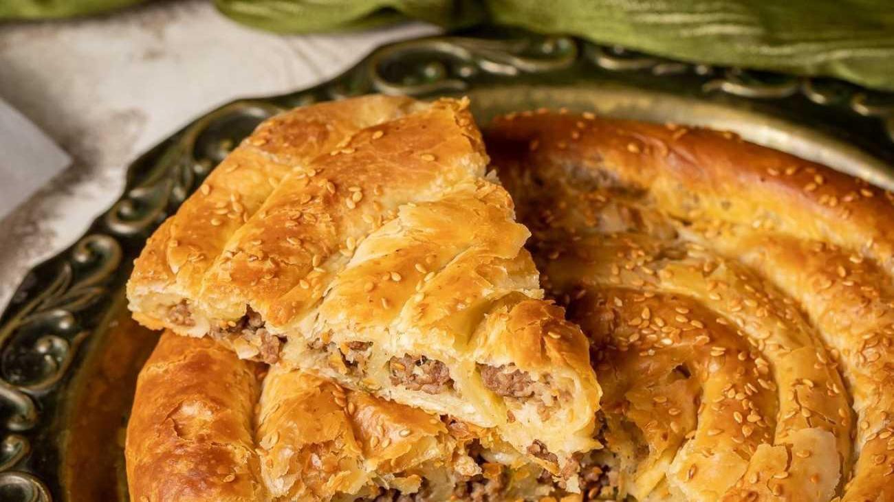 Hazır yufkadan çıtır kıymalı börek nasıl yapılır?