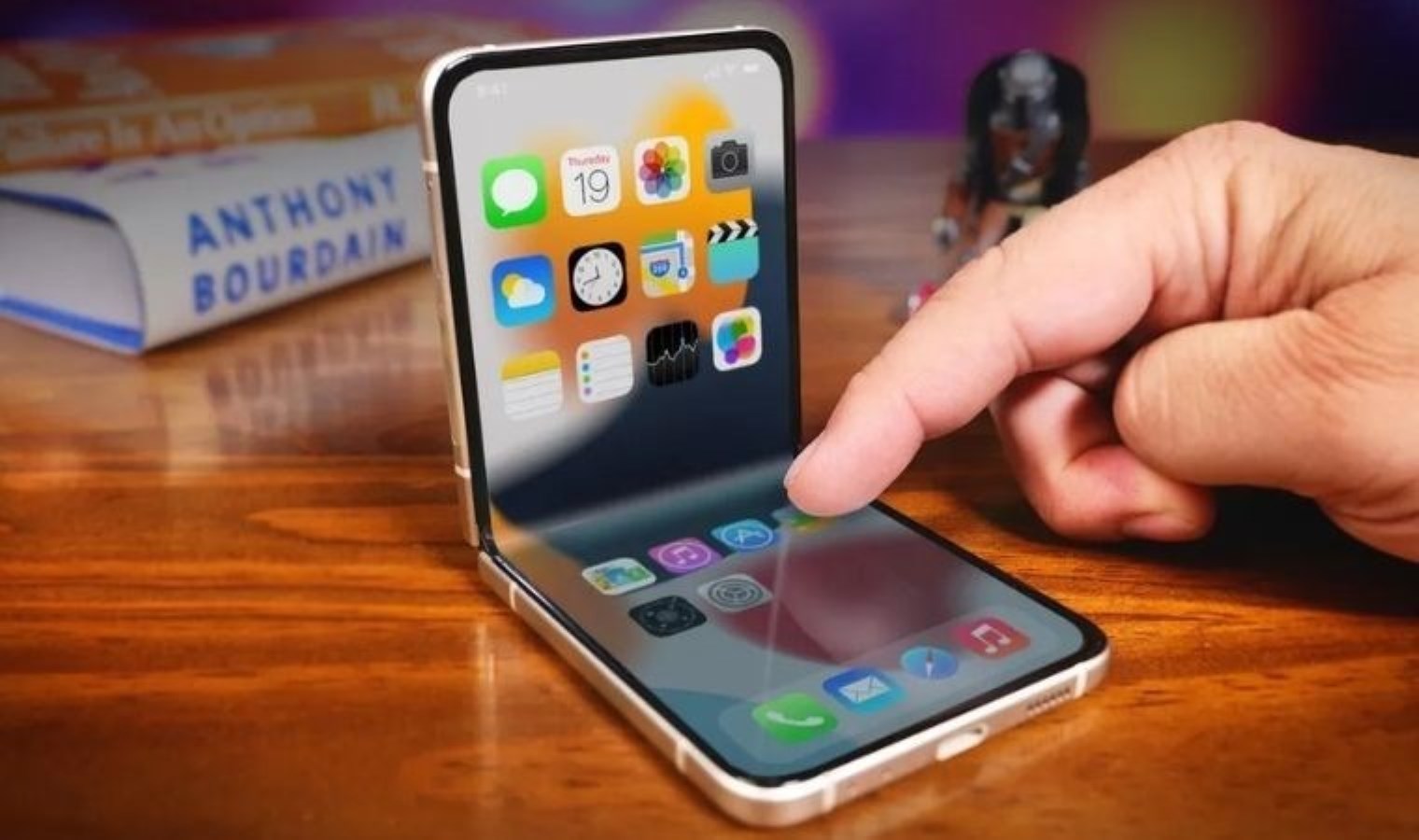 Apple’ın katlanabilir ekranlı iPhone’u pahalı olacak